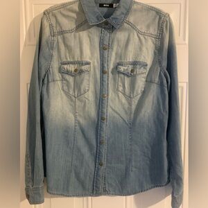 BDG Urban Outfitters Classic Blue Denim Shirt with Snap Closure. Size L